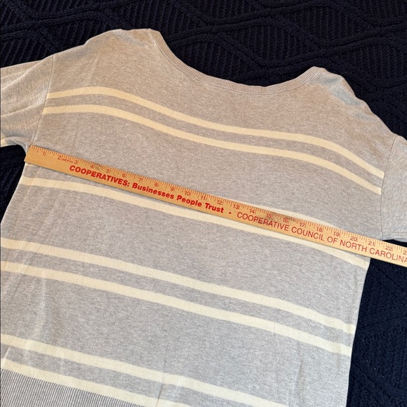 Banana Republic Forever Sweater gray and white women size medium - Picture 8 of 10